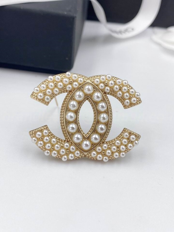 Chanel Brooch 382